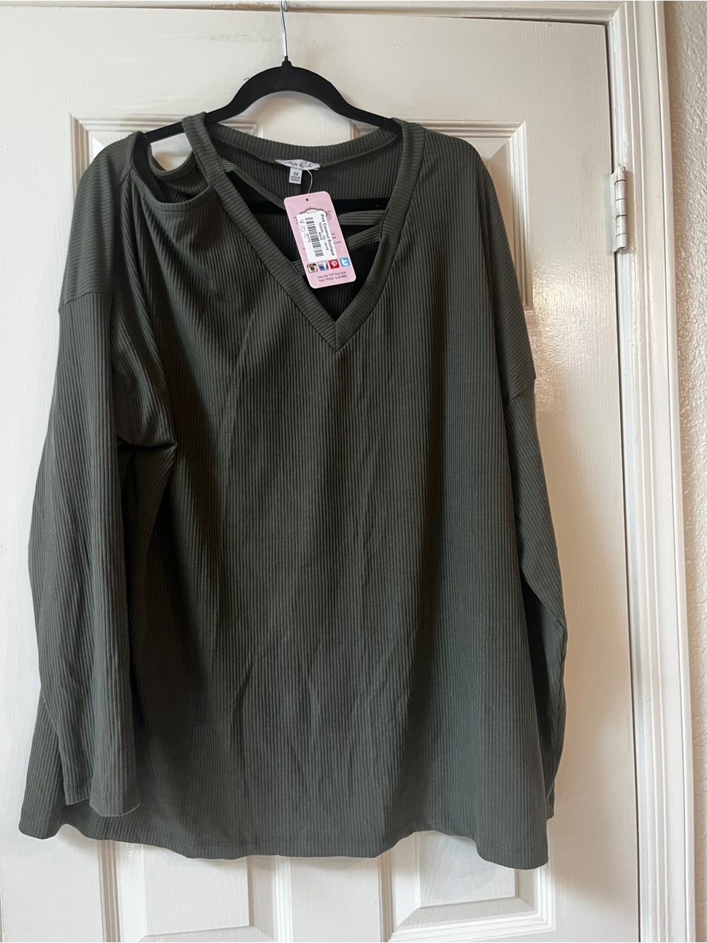 NWT White Birch Ribbed V-Neck Cutout Long Sleeve Top - Olive